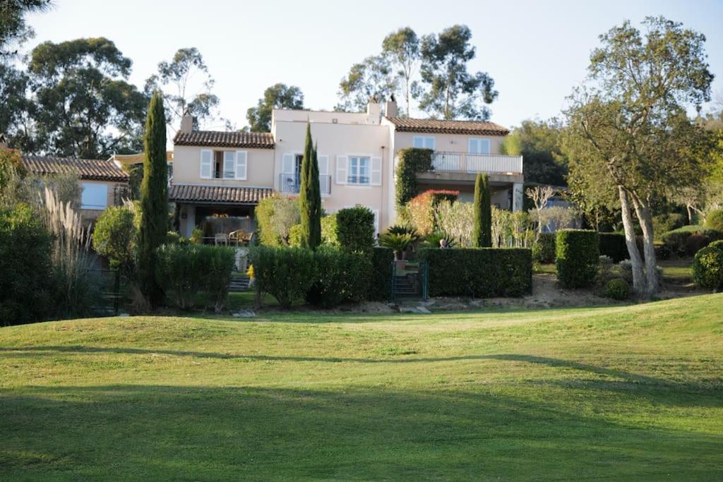 Charmantes Haus Im Golf Club Saint Tropez المظهر الخارجي الصورة